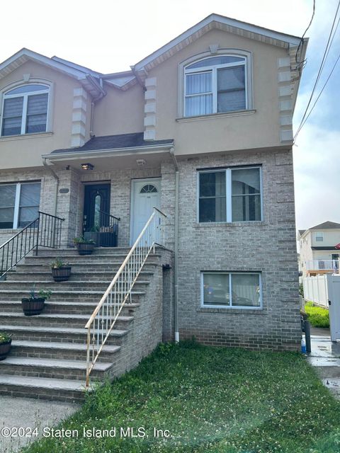 Photo of 132 Cuba Avenue, Staten Island, NY 10306 (MLS # 2403893)