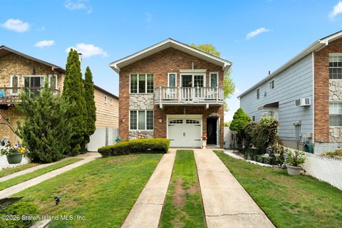 Photo of 941 Ramona Avenue, Staten Island, NY 10309 (MLS # 2602397)