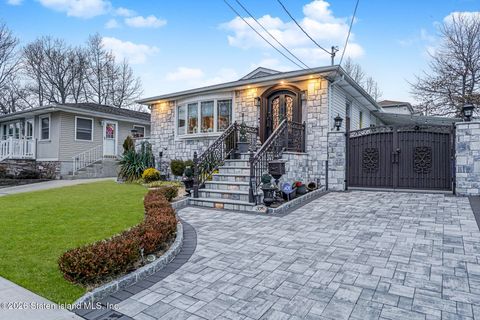 Photo of 37 West Terrace, Staten Island, NY 10312 (MLS # 2600328)