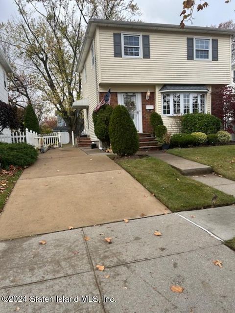 Photo of 4094 Richmond Avenue, Staten Island, NY 10312 (MLS # 2406278)