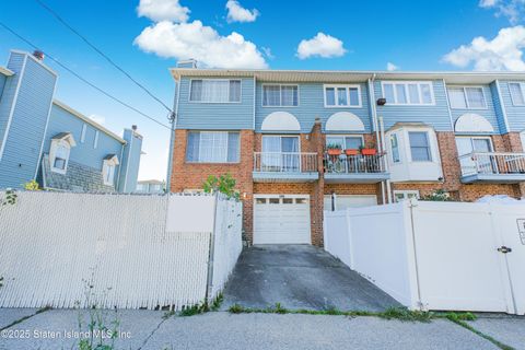 Photo of 186 Monahan Avenue, Staten Island, NY 10314 (MLS # 2506190)