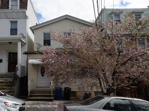 Photo of 115 Sherman Avenue, Staten Island, NY 10301 (MLS # 2401758)