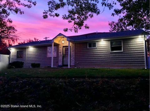 Photo of 17 Shirley Avenue, Staten Island, NY 10312 (MLS # 2500320)