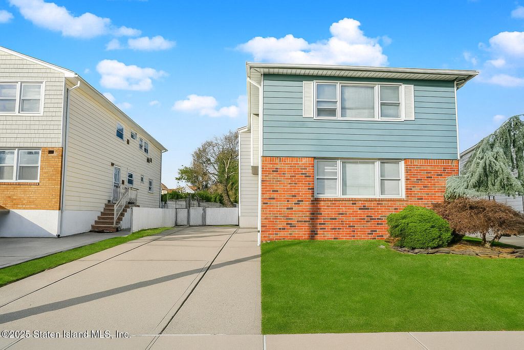 Photo of 470 Livermore Avenue, Staten Island, NY 10314 (MLS # 2506463)