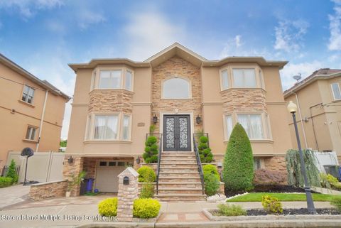 Photo of 481 Bradford Avenue, Staten Island, NY 10309 (MLS # 1159605)