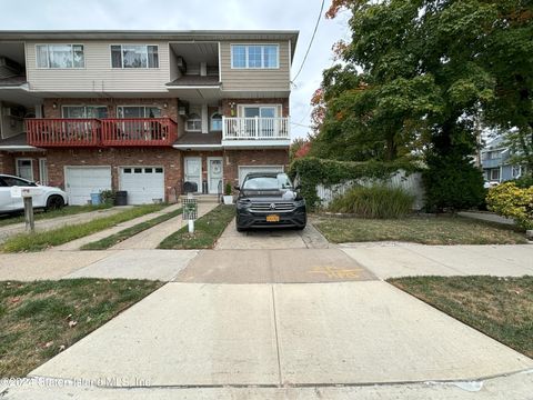 Photo of 204 Tennyson Drive, Staten Island, NY 10308 (MLS # 2405404)