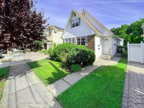 Photo of 792 Katan Avenue, Staten Island, NY 10312 (MLS # 2403808)