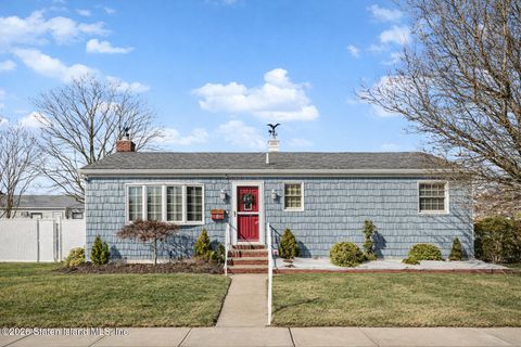 Photo of 29 Finley Avenue, Staten Island, NY 10306 (MLS # 2600614)