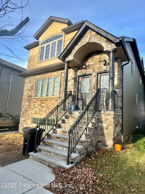 Photo of 63 Holcomb Avenue, Staten Island, NY 10312 (MLS # 2500433)