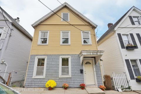 Photo of 173 Wright Street, Staten Island, NY 10304 (MLS # 1165326)
