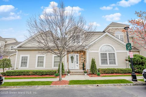 Photo of 68 Tiller Court, Staten Island, NY 10309 (MLS # 2502502)