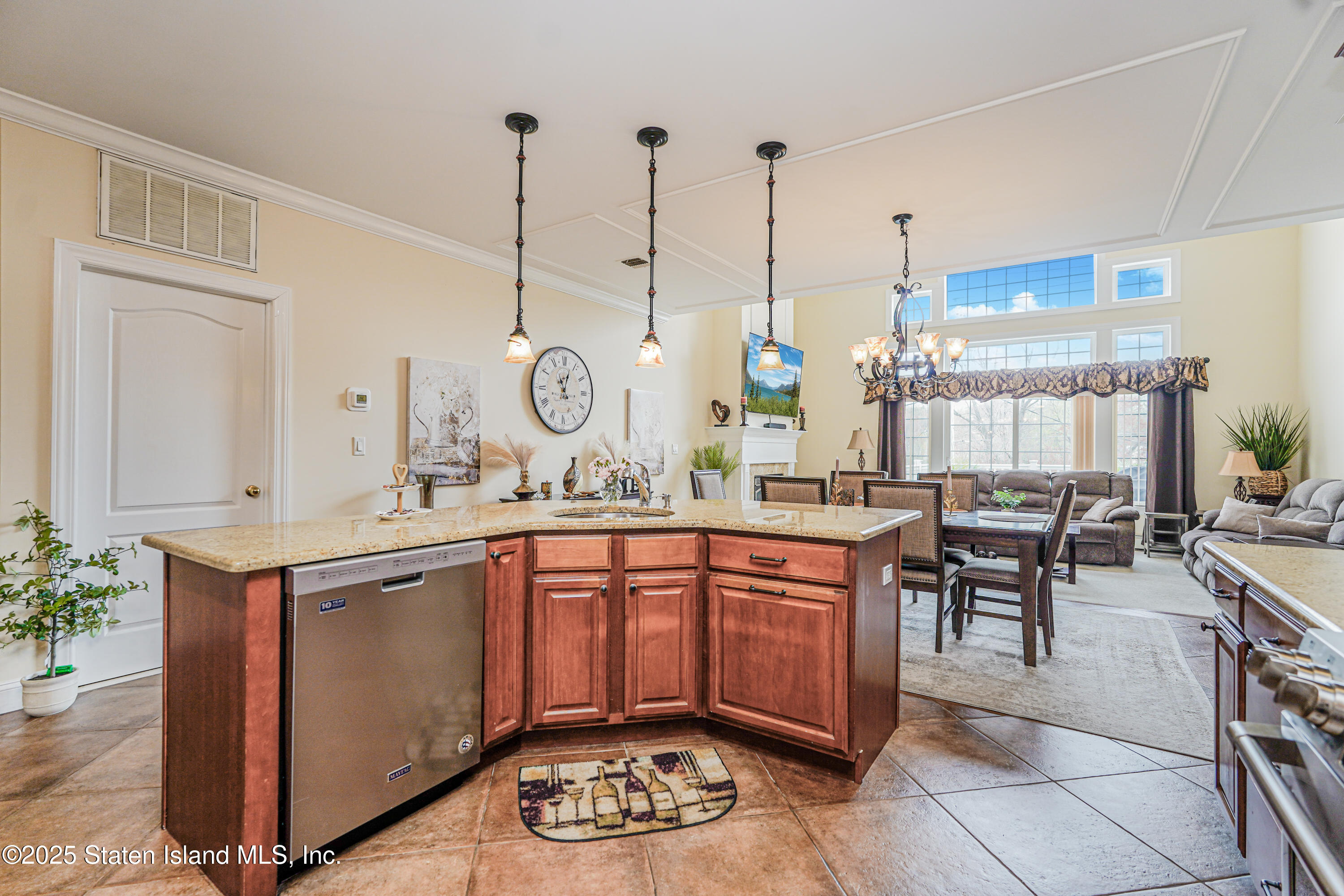 68 Tiller Court, Staten Island, New York image 6