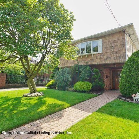 Photo of 226 Cambridge Avenue, Staten Island, NY 10314 (MLS # 1163144)