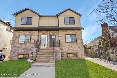 Photo of 950 Rockland Avenue, Staten Island, NY 10314 (MLS # 1159900)