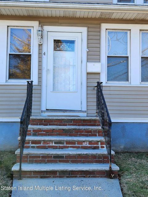 Photo of 4 Allen Court, Staten Island, NY 10310 (MLS # 1160325)