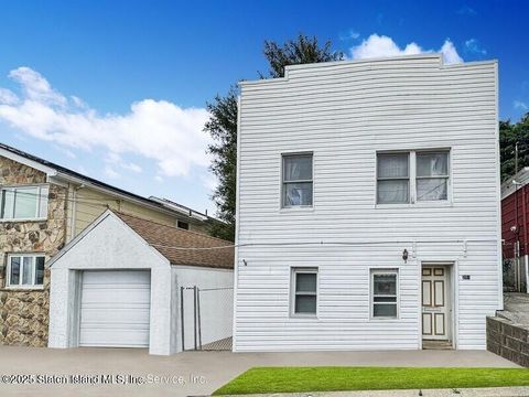 Photo of 243 Wellbrook Avenue, Staten Island, NY 10314 (MLS # 2505015)