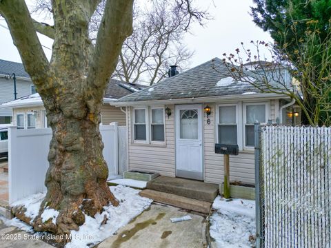 Photo of 6 Center Place, Staten Island, NY 10306 (MLS # 2500750)
