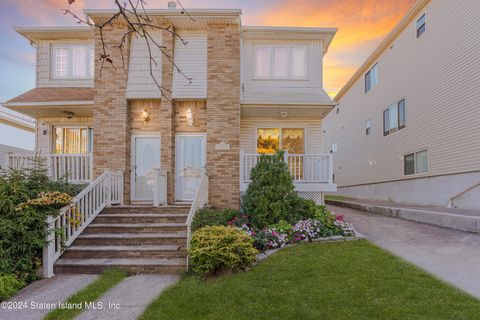 Photo of 91 Hewitt Avenue, Staten Island, NY 10301 (MLS # 2405929)