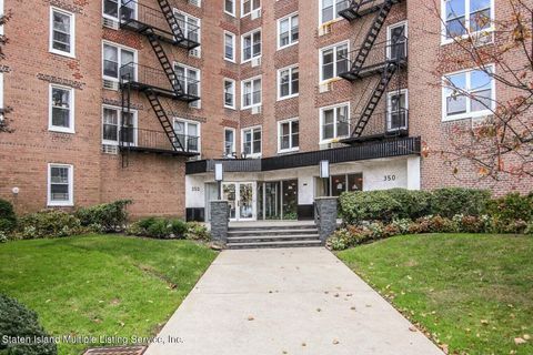 Photo of 350 Richmond Terrace #1t, Staten Island, NY 10301 (MLS # 1164282)