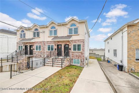 Photo of 456 Van Name Avenue, Staten Island, NY 10303 (MLS # 2400091)