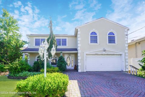 Photo of 100 Bartlett Avenue, Staten Island, NY 10312 (MLS # 2403916)