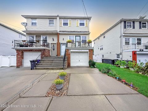 Photo of 423 Eltingville Boulevard, Staten Island, NY 10312 (MLS # 2506089)