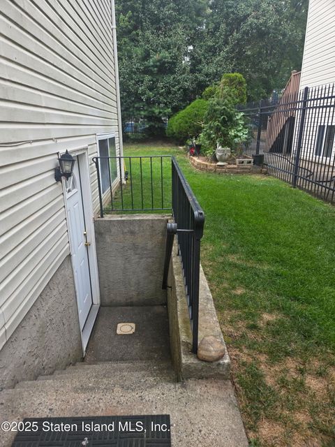 Photo of 22 Lerer Lane, Staten Island, NY 10307 (MLS # 2504831)