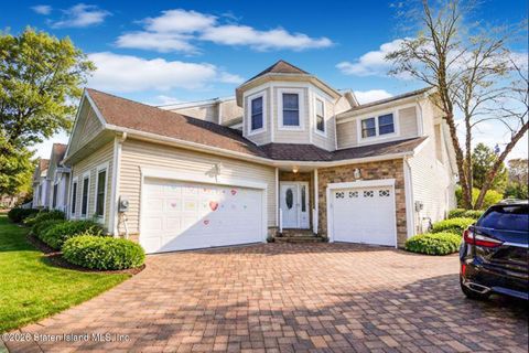 Photo of 15 Topside Lane, Staten Island, NY 10309 (MLS # 2600565)