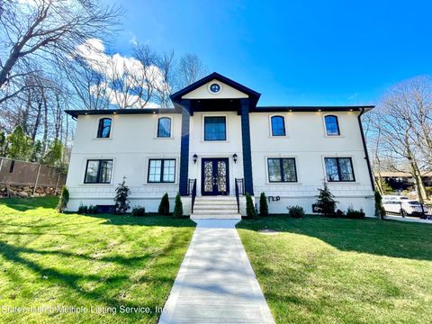 Photo of 5 Beebe Street, Staten Island, NY 10301 (MLS # 1161741)
