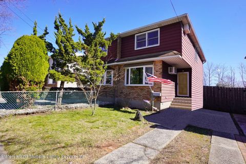 Photo of 1952 North Railroad Avenue, Staten Island, NY 10306 (MLS # 1161089)