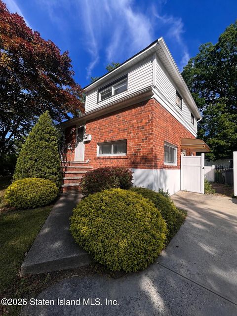 Photo of 50 Fairway Avenue, Staten Island, NY 10304 (MLS # 2603253)