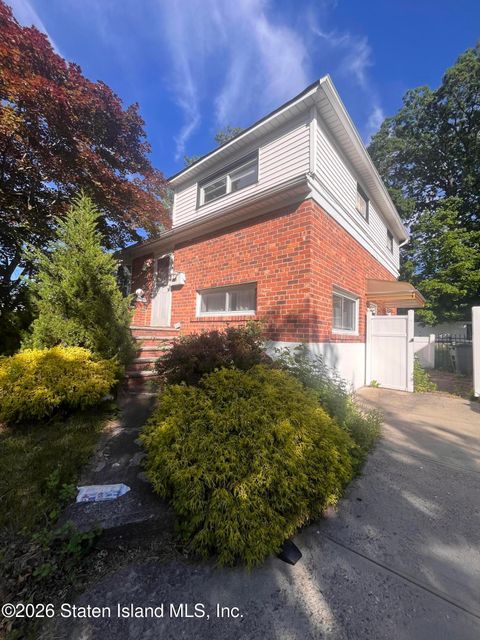 Homes For Sale - 50 Fairway Avenue<br/> Staten Island, NY 10304