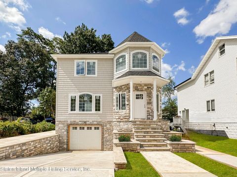 Photo of 27 Jacob Street, Staten Island, NY 10307 (MLS # 1159846)