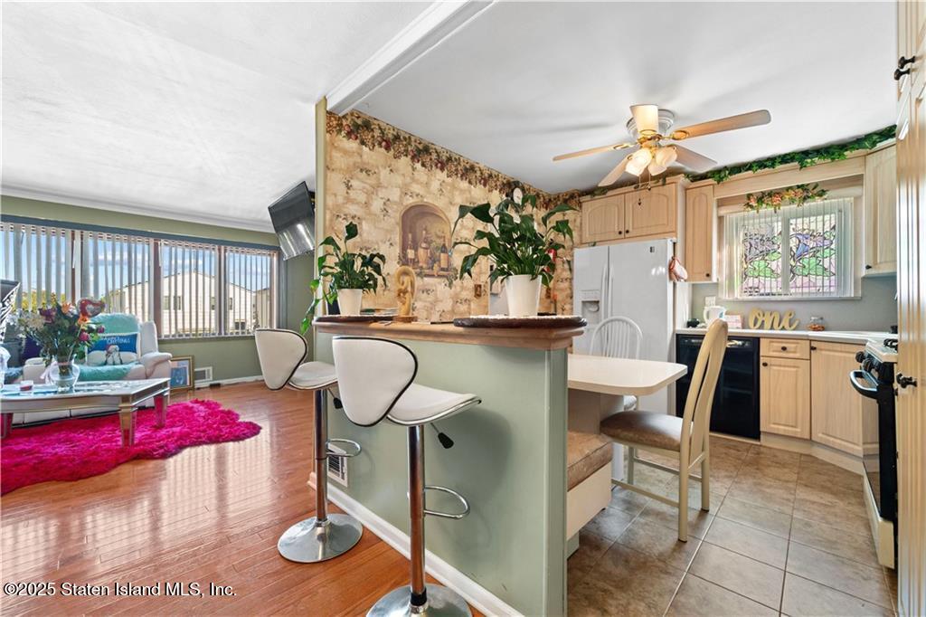 57 Middle Loop Road, Staten Island, New York image 18