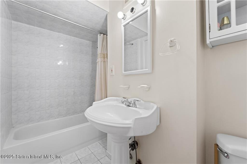 57 Middle Loop Road, Staten Island, New York image 11