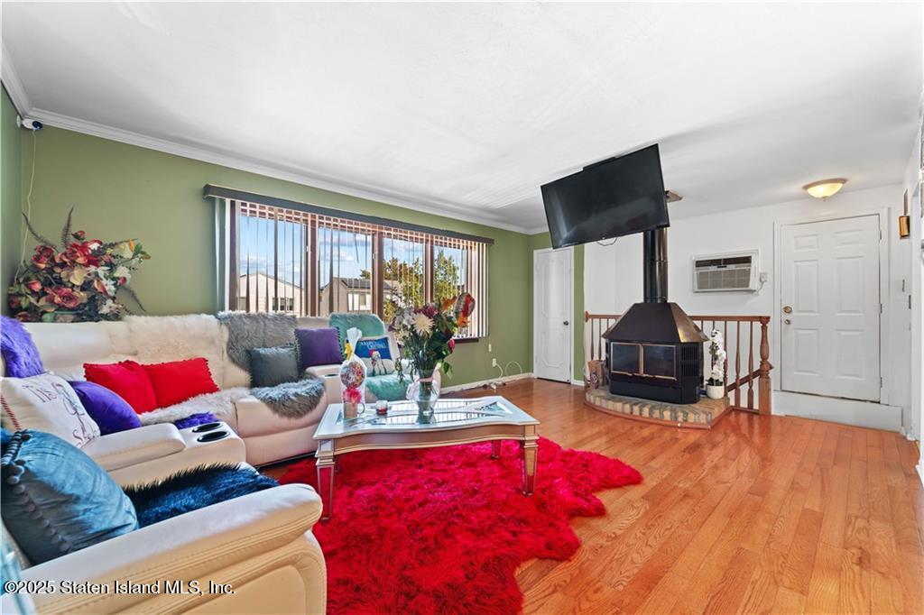 57 Middle Loop Road, Staten Island, New York image 17