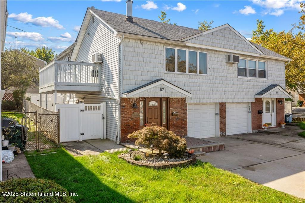 57 Middle Loop Road, Staten Island, New York image 1