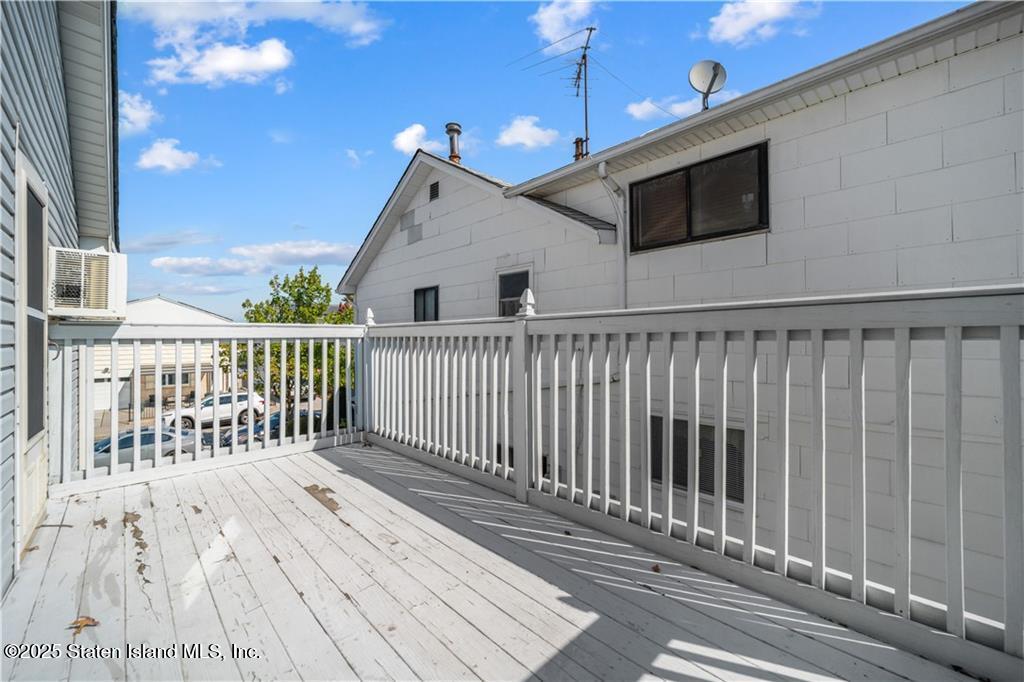 57 Middle Loop Road, Staten Island, New York image 25