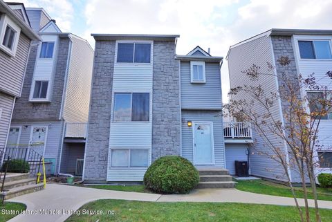 Photo of 85 Wolkoff Lane #35, Staten Island, NY 10303 (MLS # 1158879)