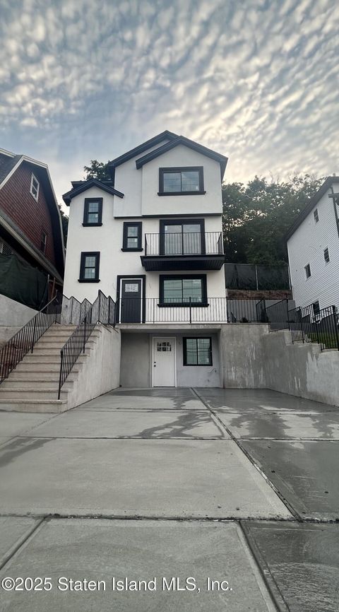 Photo of 810 Van Duzer Street, Staten Island, NY 10304 (MLS # 2503261)