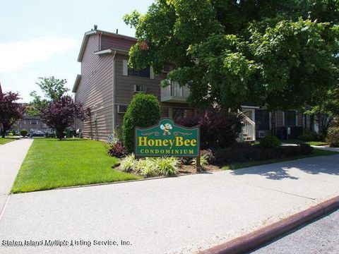 Photo of 18 Gardenia Lane #1st Floor, Staten Island, NY 10314 (MLS # 1162354)