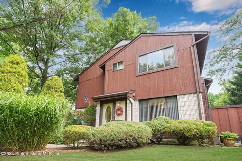 Photo of 87 Stone Lane, Staten Island, NY 10314 (MLS # 2404236)