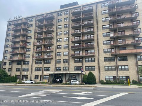 Photo of 1000 Clove Road #4c, Staten Island, NY 10301 (MLS # 1163798)