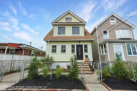 Photo of 16 Riley Place, Staten Island, NY 10302 (MLS # 1164778)