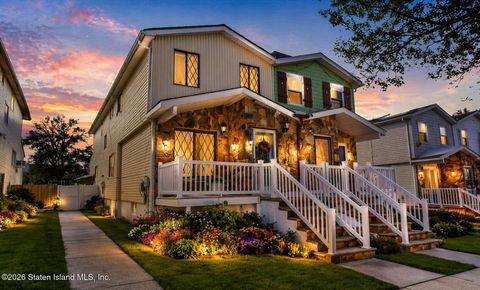 Photo of 200 Travis Avenue, Staten Island, NY 10314 (MLS # 2600616)