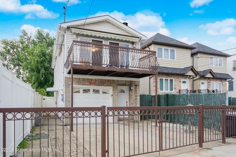 Photo of 34 Dixon Avenue, Staten Island, NY 10302 (MLS # 2602283)