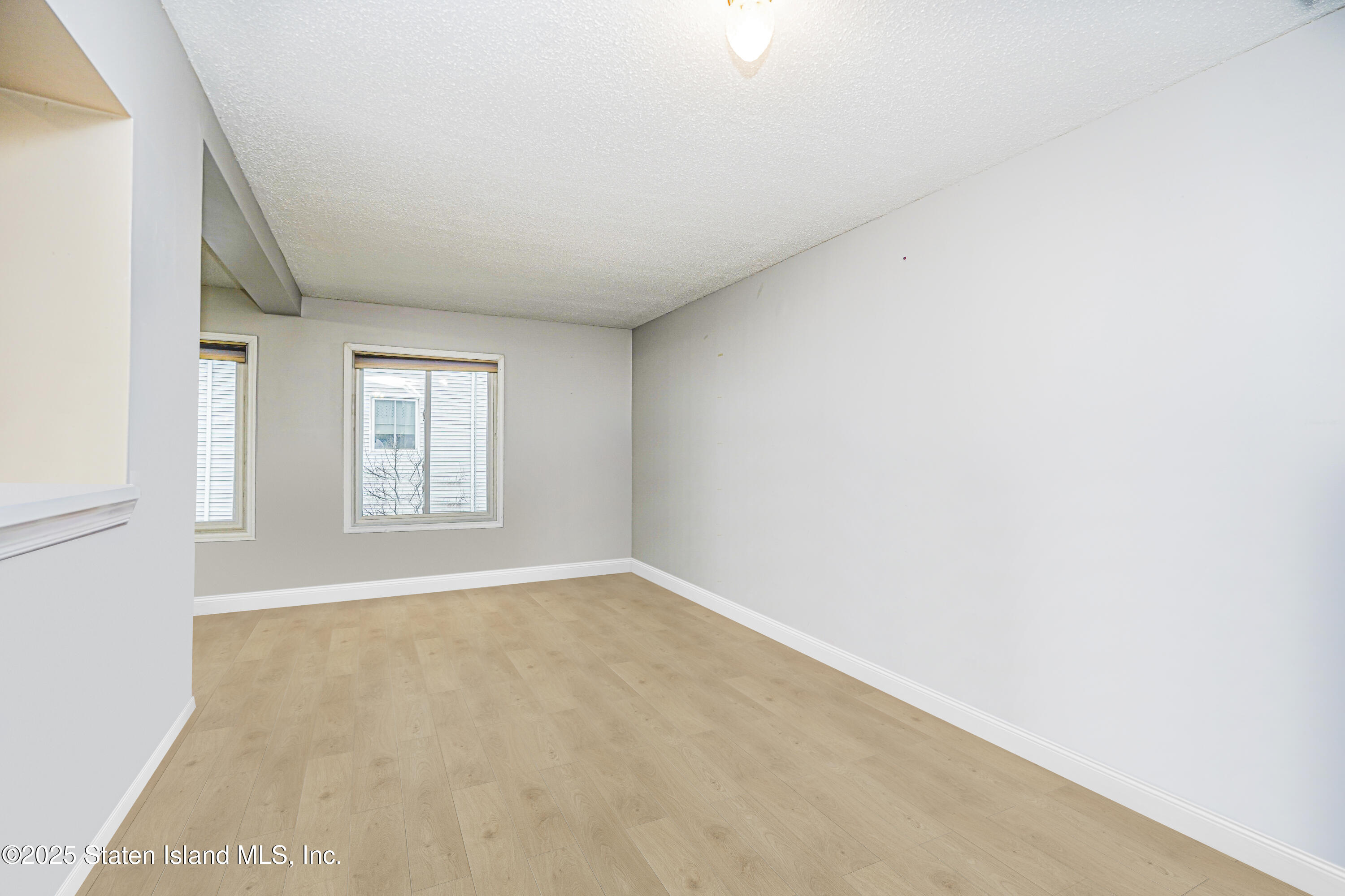 83 Ilyssa Way, Staten Island, New York image 9