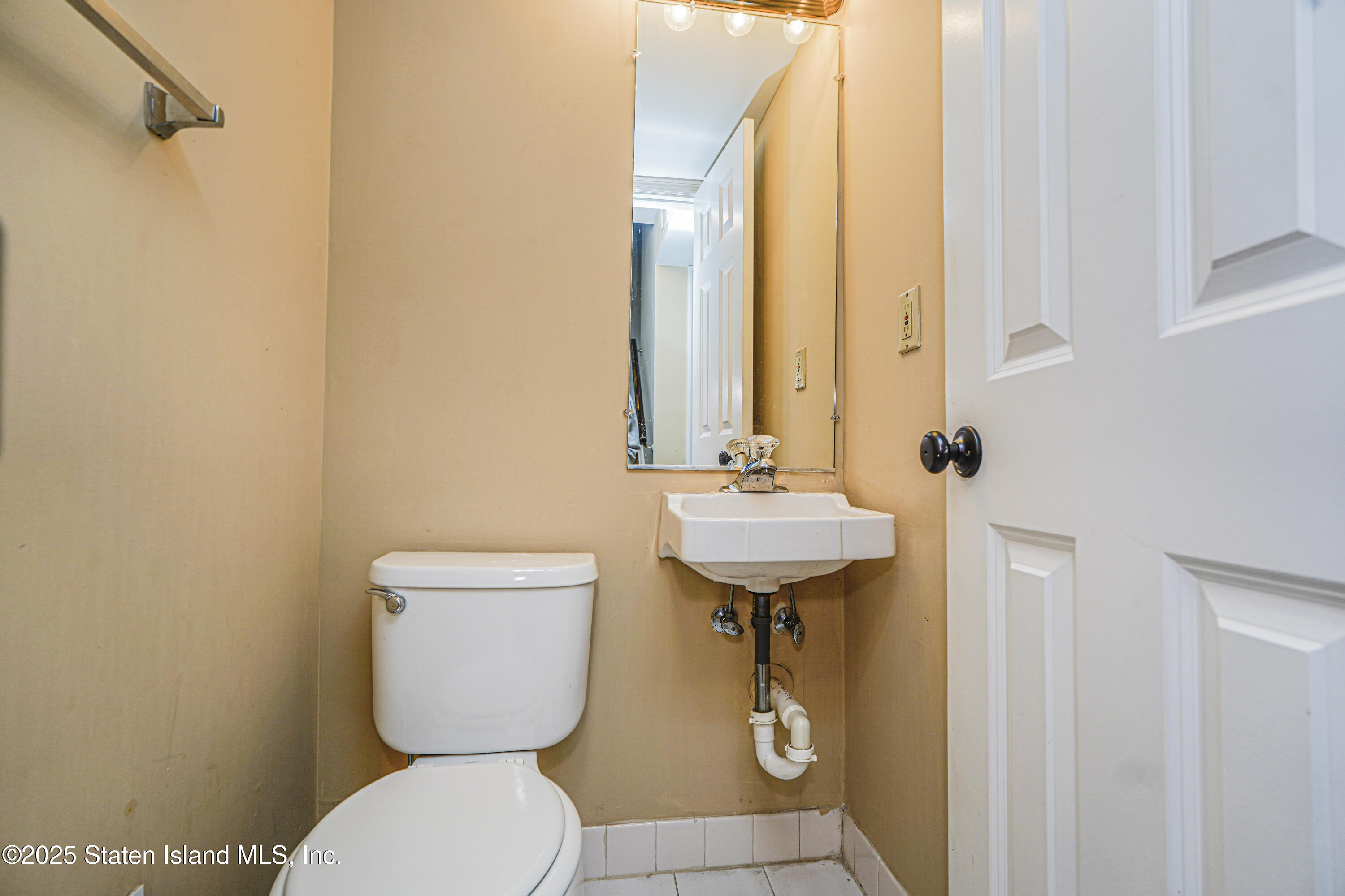 83 Ilyssa Way, Staten Island, New York image 5
