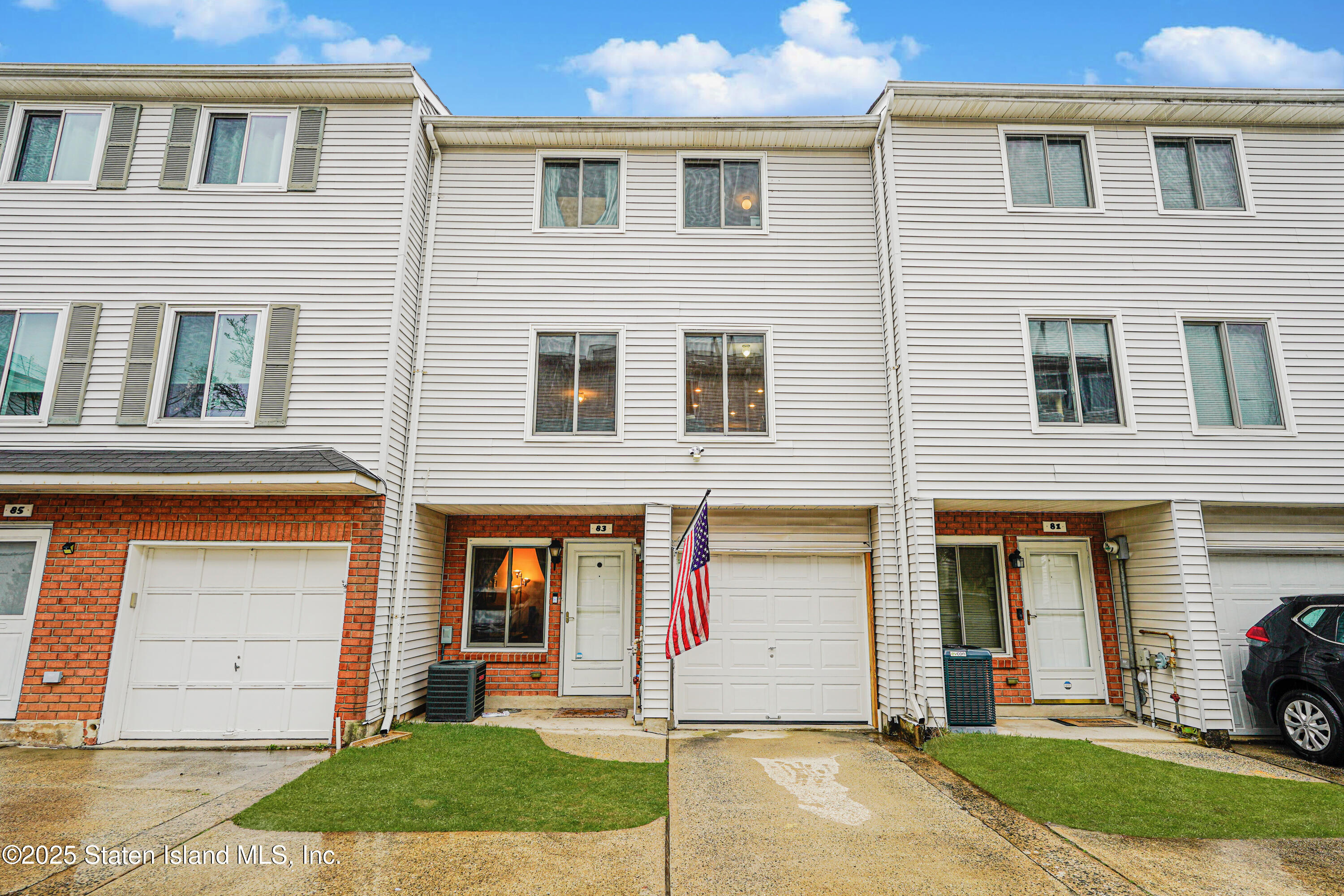 83 Ilyssa Way, Staten Island, New York image 1
