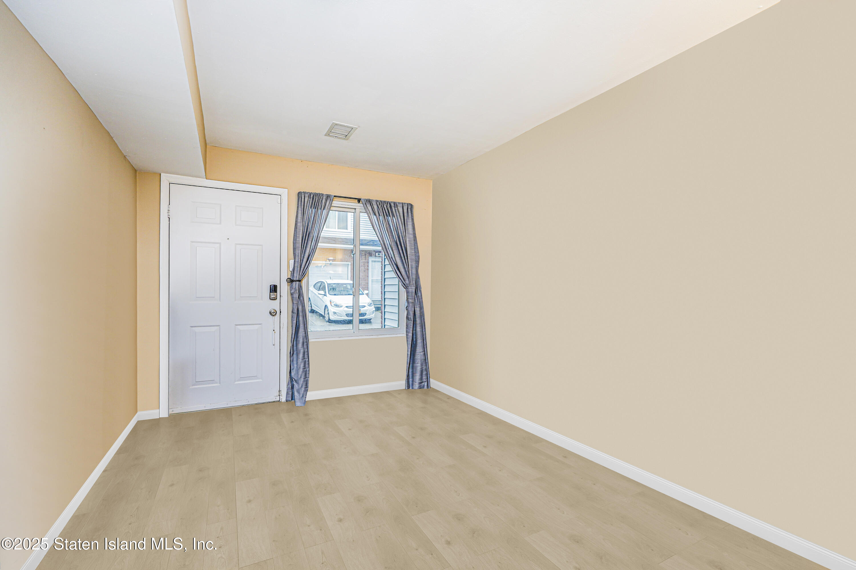 83 Ilyssa Way, Staten Island, New York image 2